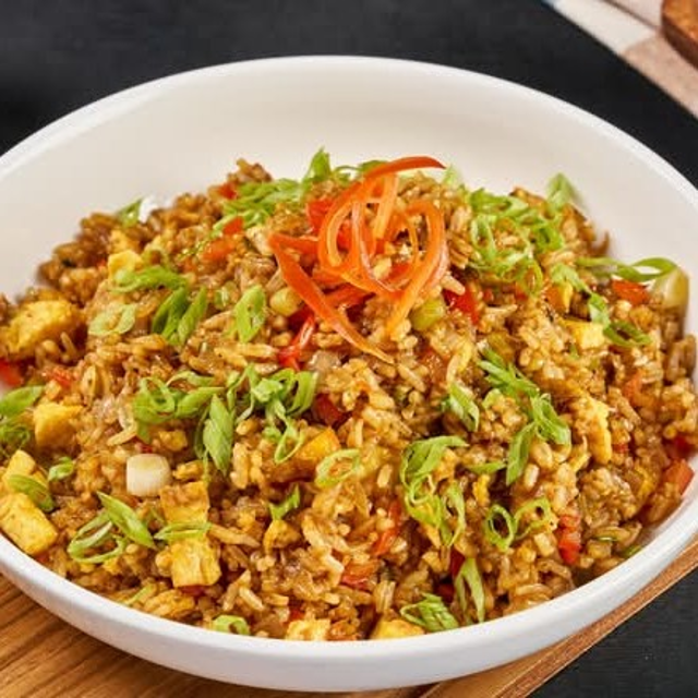 Arroz Chaufa Veggie (Peruvian Vegetable Fried Rice).