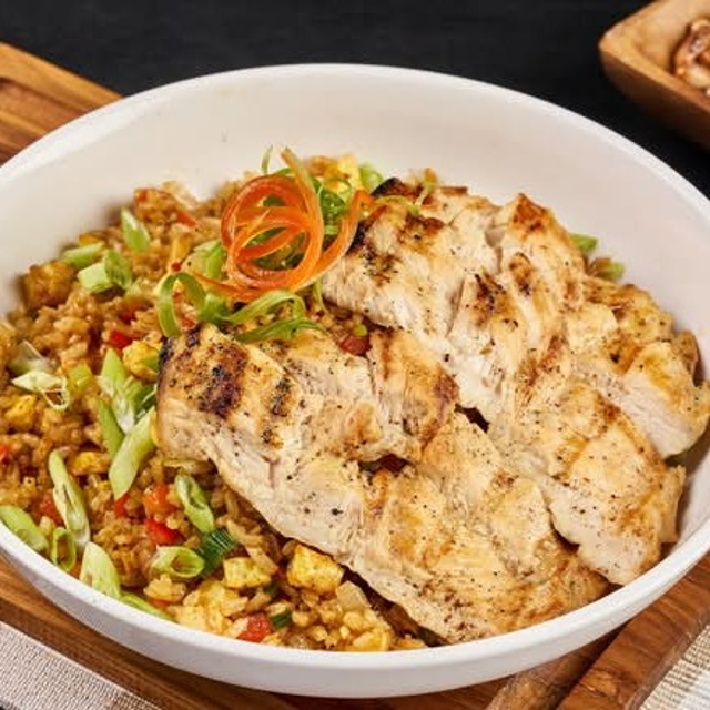 Arroz Chaufa Pollo (Peruvian Chicken Fried Rice).