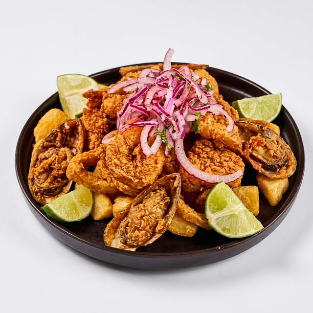 Jalea (Fried Seafood Platter).